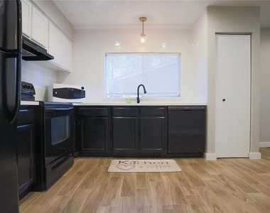 2707 S S Millbend Drive - Photo Thumbnail 7