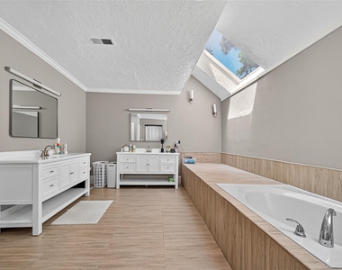 5815 Green Terrace Ln - Photo Thumbnail 28