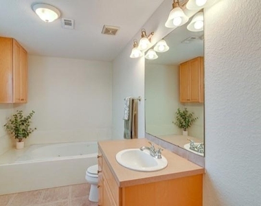 605 6 Street - Photo Thumbnail 7