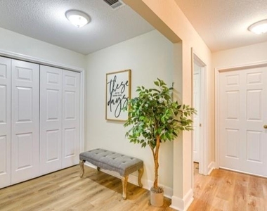 605 6 Street - Photo Thumbnail 4