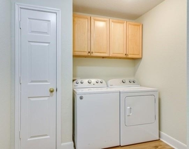 605 6 Street - Photo Thumbnail 12
