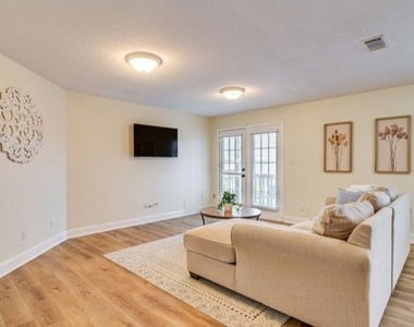 605 6 Street - Photo Thumbnail 3