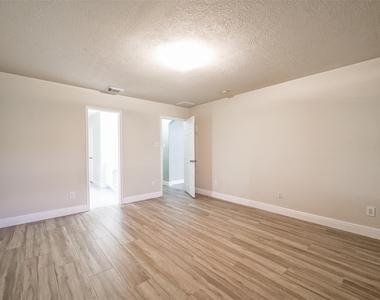 4822 Mosaic Canyon Court - Photo Thumbnail 17
