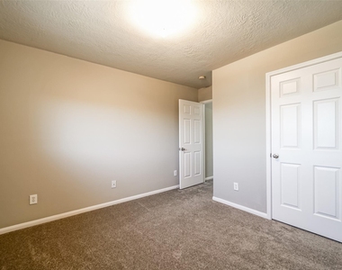4822 Mosaic Canyon Court - Photo Thumbnail 32