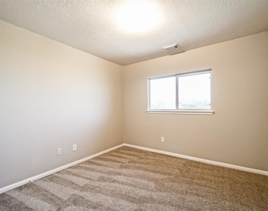 4822 Mosaic Canyon Court - Photo Thumbnail 31