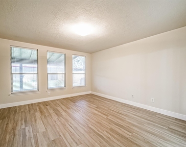 4822 Mosaic Canyon Court - Photo Thumbnail 16