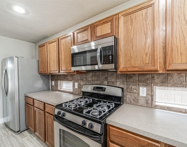 4822 Mosaic Canyon Court - Photo Thumbnail 7