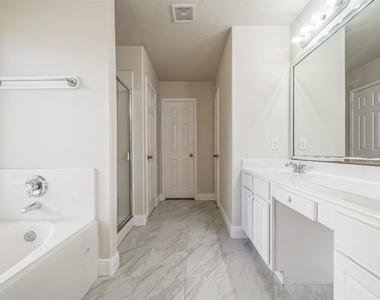 4822 Mosaic Canyon Court - Photo Thumbnail 18