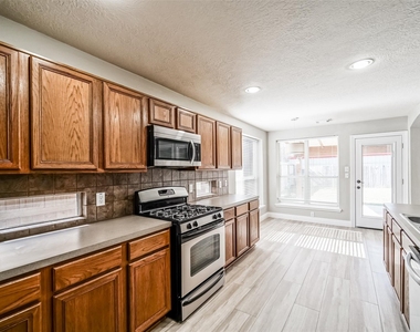 4822 Mosaic Canyon Court - Photo Thumbnail 10
