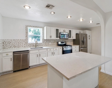 6014 Willowbend Boulevard - Photo Thumbnail 7