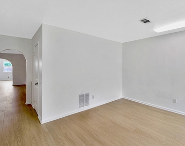 6014 Willowbend Boulevard - Photo Thumbnail 2