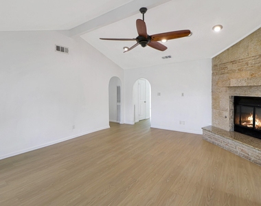 6014 Willowbend Boulevard - Photo Thumbnail 6