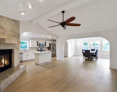 6014 Willowbend Boulevard - Photo Thumbnail 4