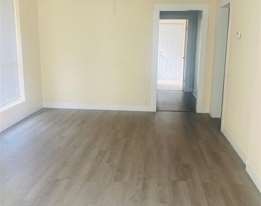 419 S 4th Street - Photo Thumbnail 5