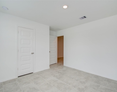 1022 Cattle Chute Ct - Photo Thumbnail 3
