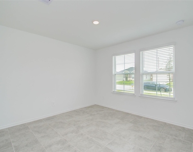 1022 Cattle Chute Ct - Photo Thumbnail 2