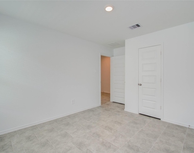 1022 Cattle Chute Ct - Photo Thumbnail 6