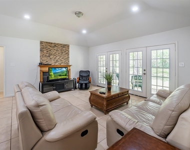 635 Chapel Hill Drive - Photo Thumbnail 4