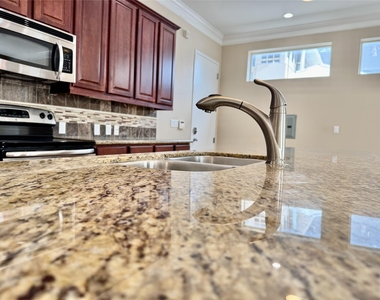 314 W Bell Street - Photo Thumbnail 18