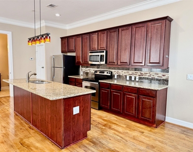 314 W Bell Street - Photo Thumbnail 16