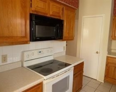 1103 Dulles Avenue - Photo Thumbnail 7