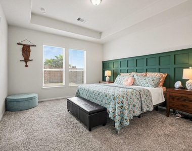 2214 Lierna Drive - Photo Thumbnail 12