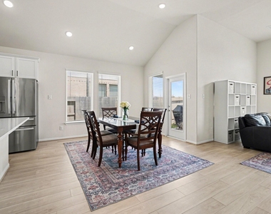 2214 Lierna Drive - Photo Thumbnail 9