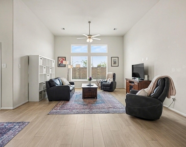 2214 Lierna Drive - Photo Thumbnail 10