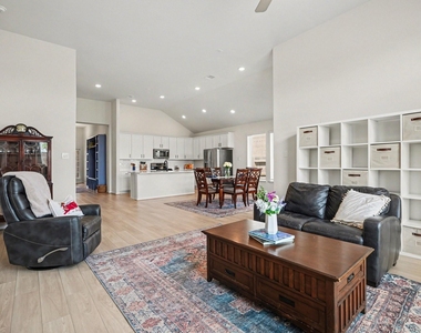 2214 Lierna Drive - Photo Thumbnail 11