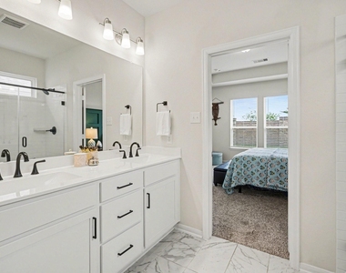 2214 Lierna Drive - Photo Thumbnail 15