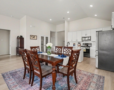 2214 Lierna Drive - Photo Thumbnail 8