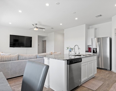 3521 Rockefeller Road - Photo Thumbnail 6