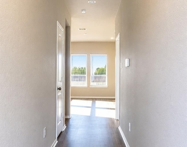 21422 Chester Cliff Lane - Photo Thumbnail 4