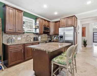 410 Peach Street - Photo Thumbnail 6