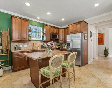 410 Peach Street - Photo Thumbnail 9