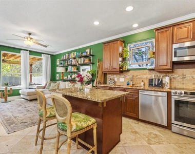 410 Peach Street - Photo Thumbnail 2