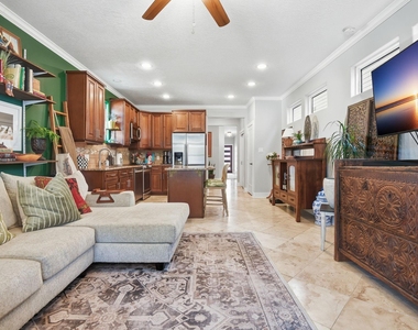 410 Peach Street - Photo Thumbnail 7