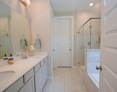 24818 Harvest Elm Court - Photo Thumbnail 32
