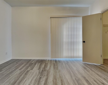 6500 Harbor Town Drive - Photo Thumbnail 5