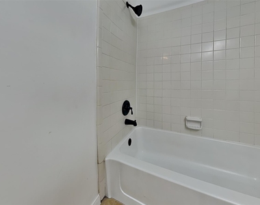6500 Harbor Town Drive - Photo Thumbnail 8