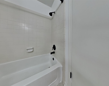 6500 Harbor Town Drive - Photo Thumbnail 12