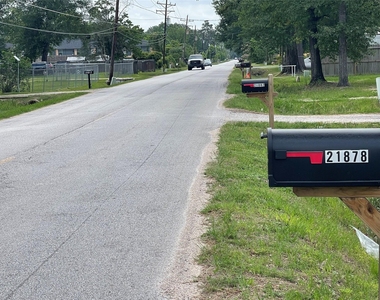 21878 Russell Drive - Photo Thumbnail 4