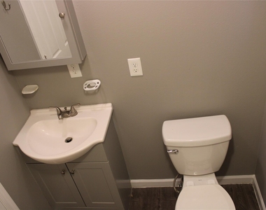 717 7th Street - Photo Thumbnail 4