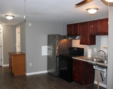 717 7th Street - Photo Thumbnail 3