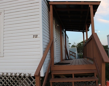 717 7th Street - Photo Thumbnail 8