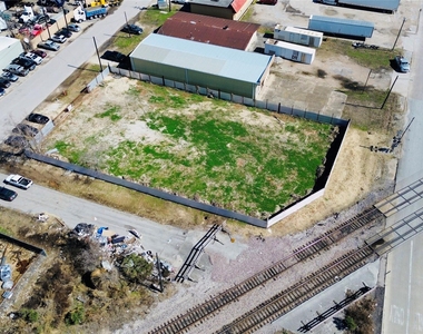 2323 Daugherty Street - Photo Thumbnail 2