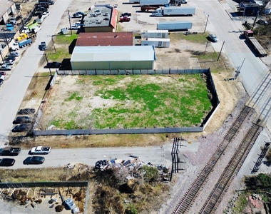 2323 Daugherty Street - Photo Thumbnail 3
