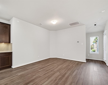 12322 Sabine Point Drive - Photo Thumbnail 13