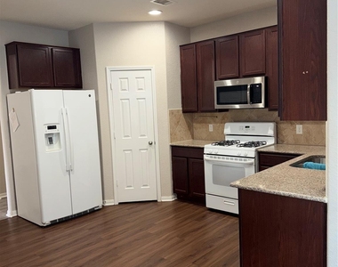 2227 Sanders Brook Drive - Photo Thumbnail 5