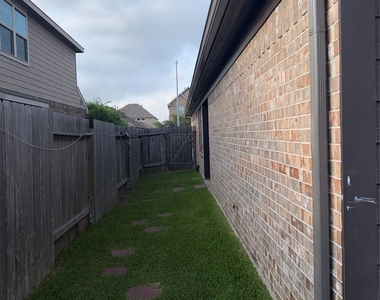 2227 Sanders Brook Drive - Photo Thumbnail 10